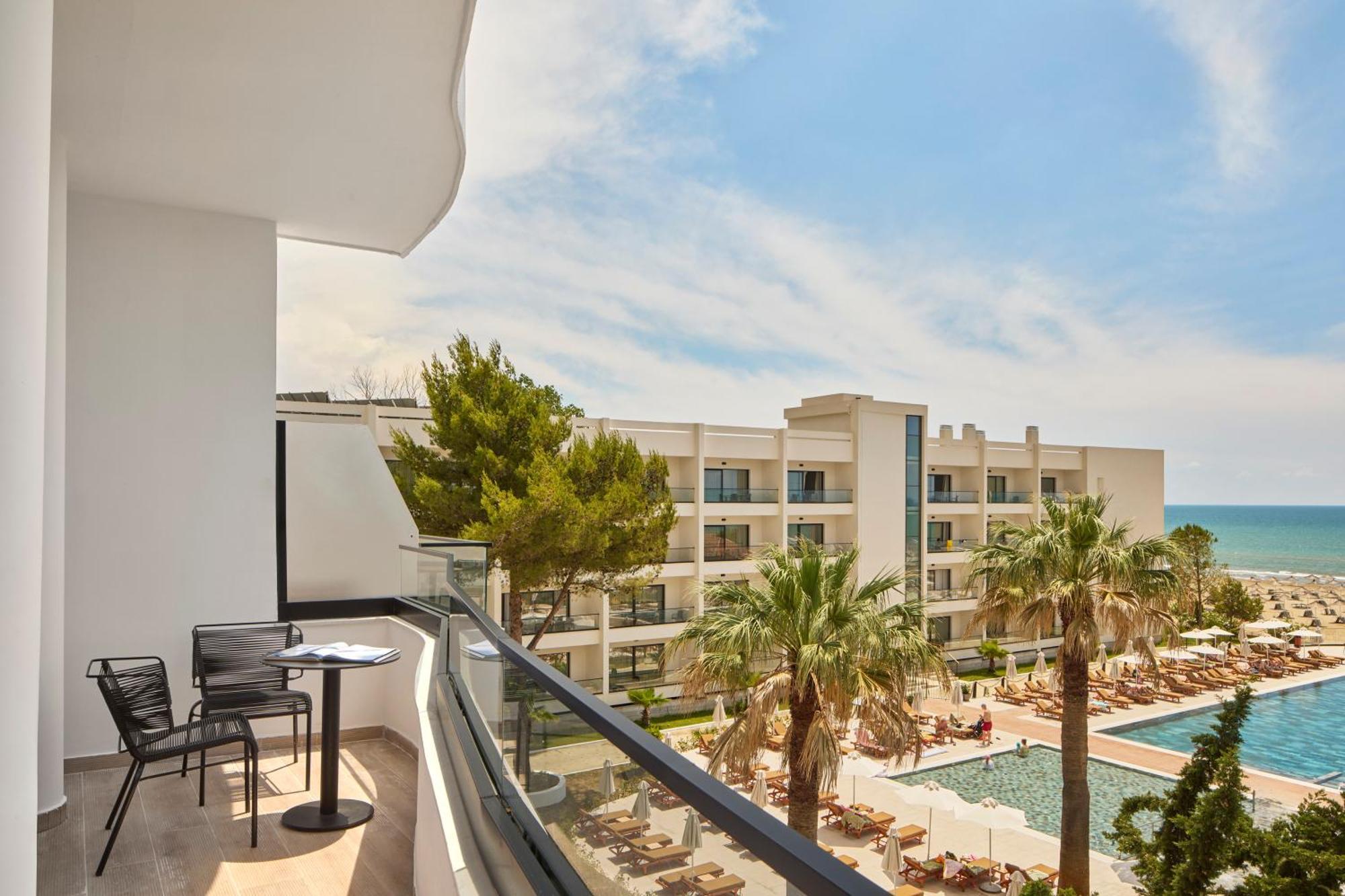 Sol Tropikal Durres Hotel Екстериор снимка