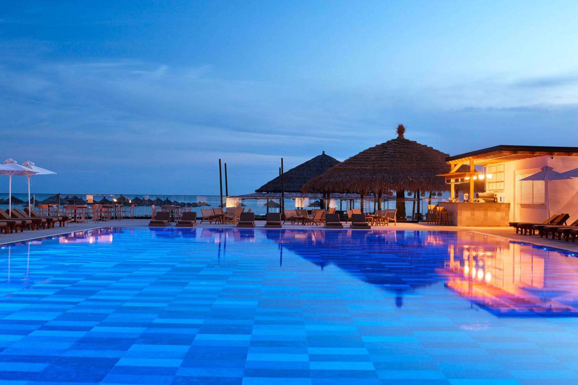 Sol Tropikal Durres Hotel Екстериор снимка