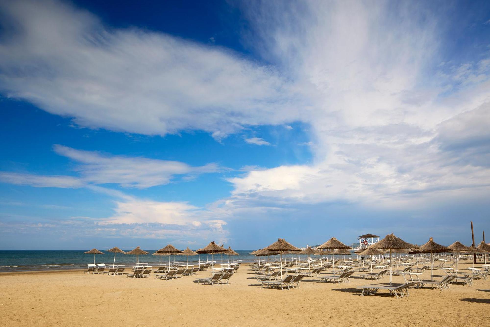 Sol Tropikal Durres Hotel Екстериор снимка